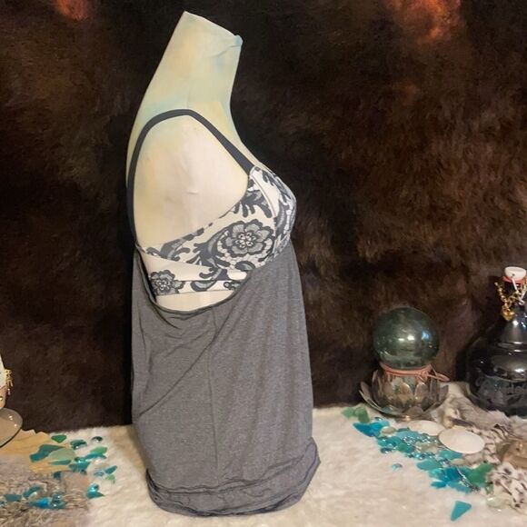 Lululemon tank top 4 (5001) - Picture 3 of 9